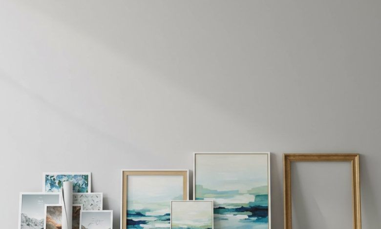 Искусство галереи дома: как правильно развесить картины и постеры на пустой стене