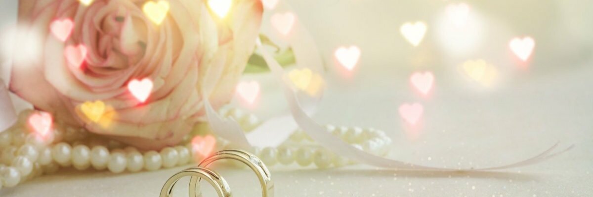 що дарують на першу річницю весілля