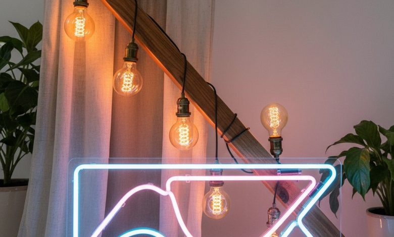 Тренды освещения: почему «неоновое ретро» и мягкий теплый свет - главные хиты сезона