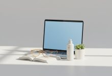 Захист від синього світла: чому SPF потрібен навіть під час роботи за комп'ютером